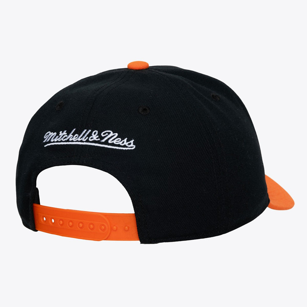 Mitchell & Ness New York Knicks Hardwood Classics Legendary Away Pro-Pinch Adjustable Hat Black