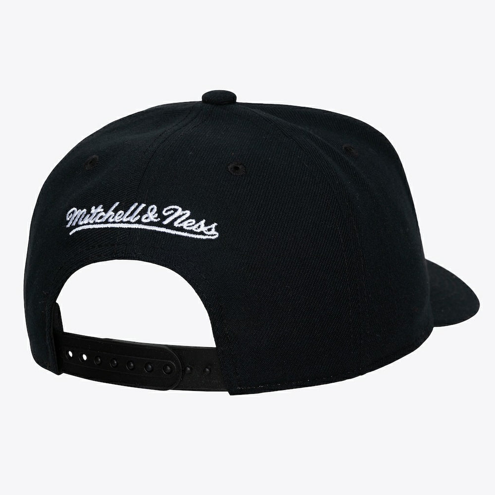 Mitchell & Ness Chicago Bulls Hardwood Classics Legendary Away Pro-Pinch Adjustable Hat White