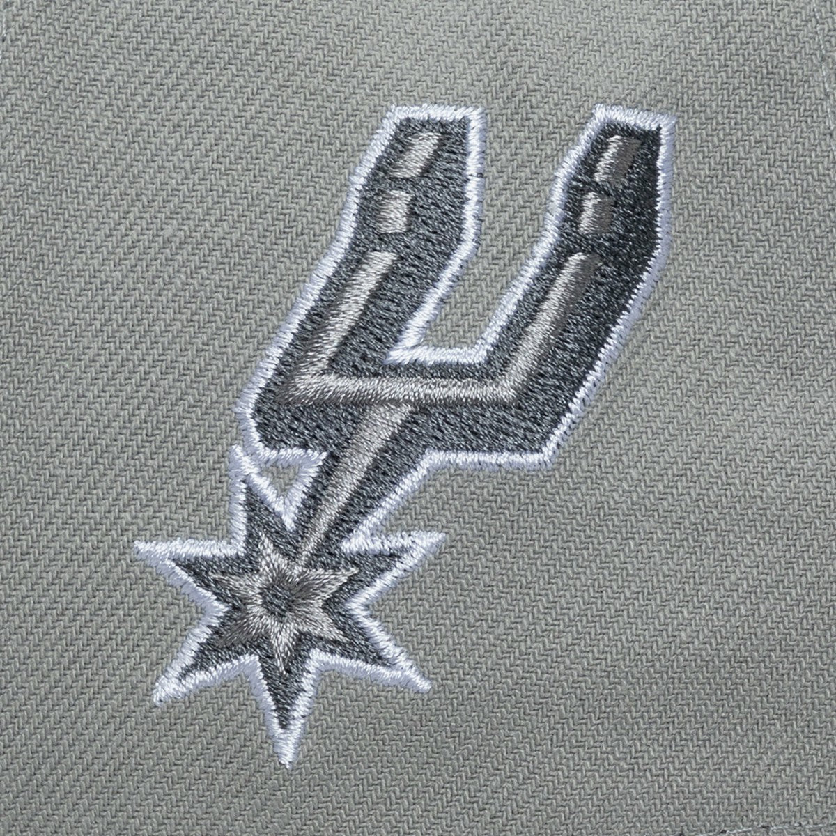 Mitchell & Ness San Antonio Spurs Thunderstorm Head Coach Pro Crown Snapback Hat Gray