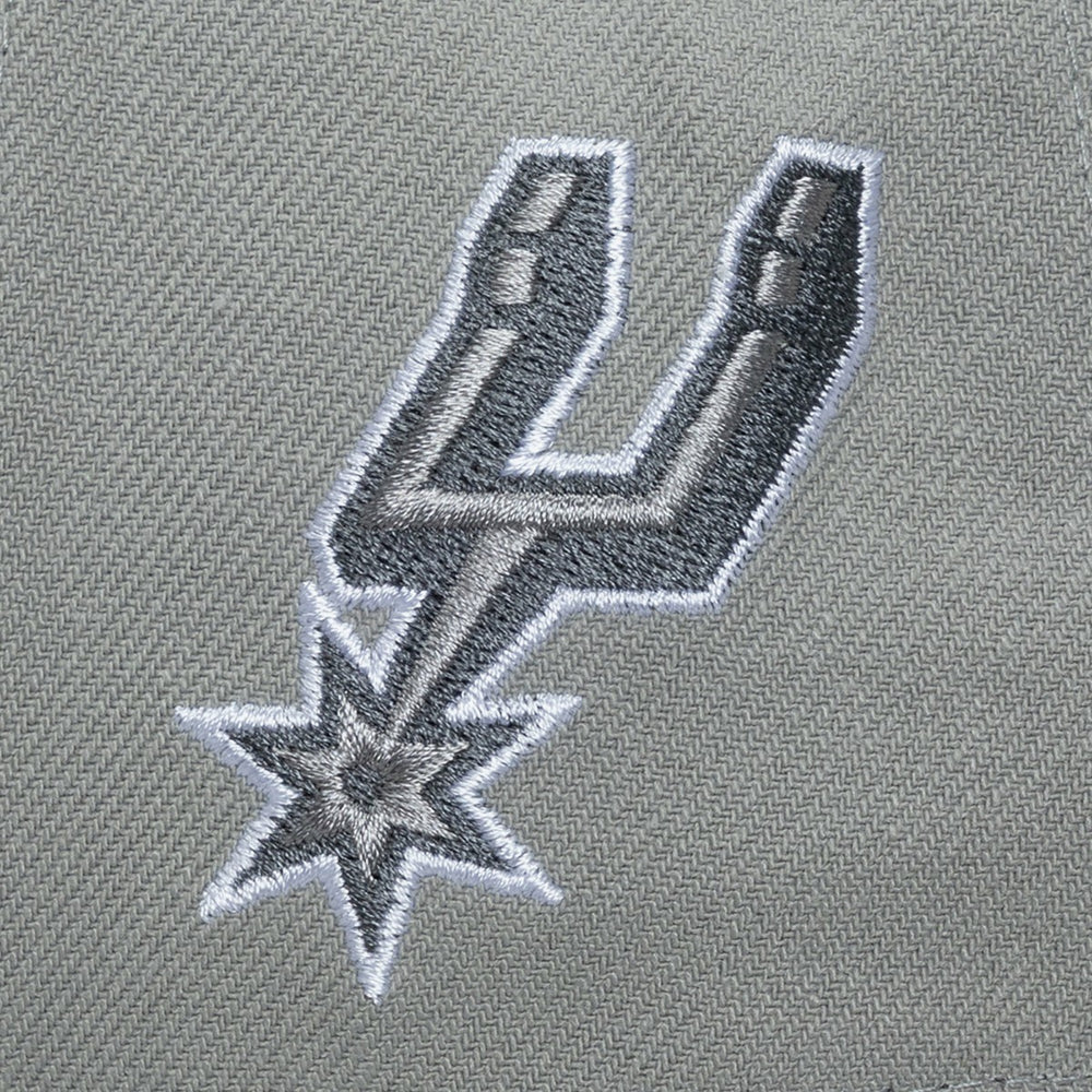 Mitchell & Ness San Antonio Spurs Thunderstorm Head Coach Pro Crown Snapback Hat Gray