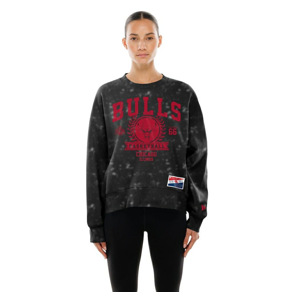 New Era Chicago Bulls Women's Throwback Collection Mineral Wash Crewneck Sweatshirt Black