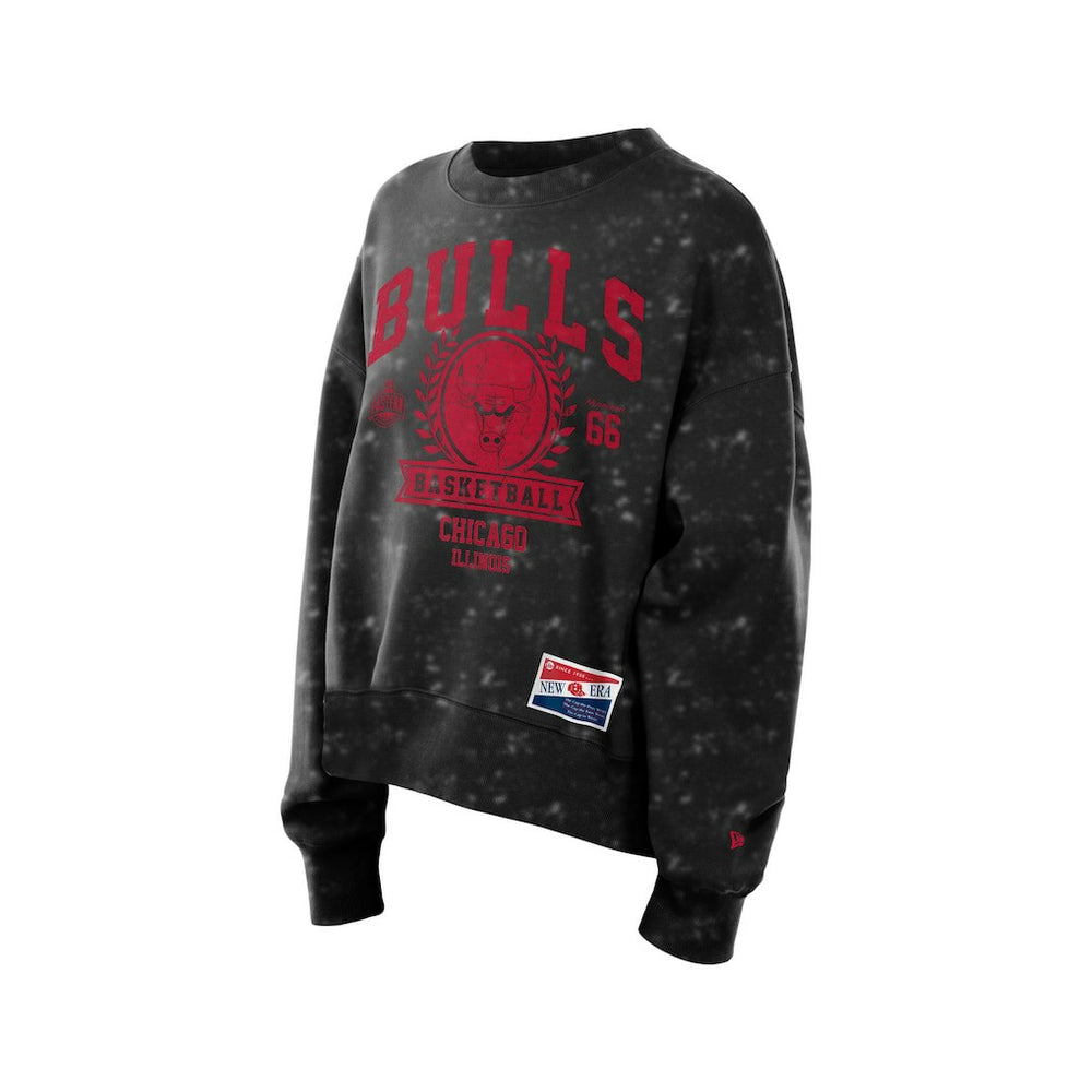 New Era Chicago Bulls Women's Throwback Collection Mineral Wash Crewneck Sweatshirt Black