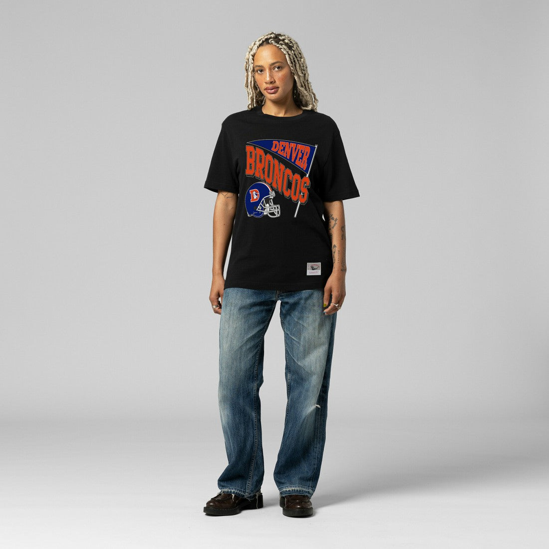Denver Broncos Women's Team Dynamic Boyfriend T-Shirt - Black - Mitchell & Ness
