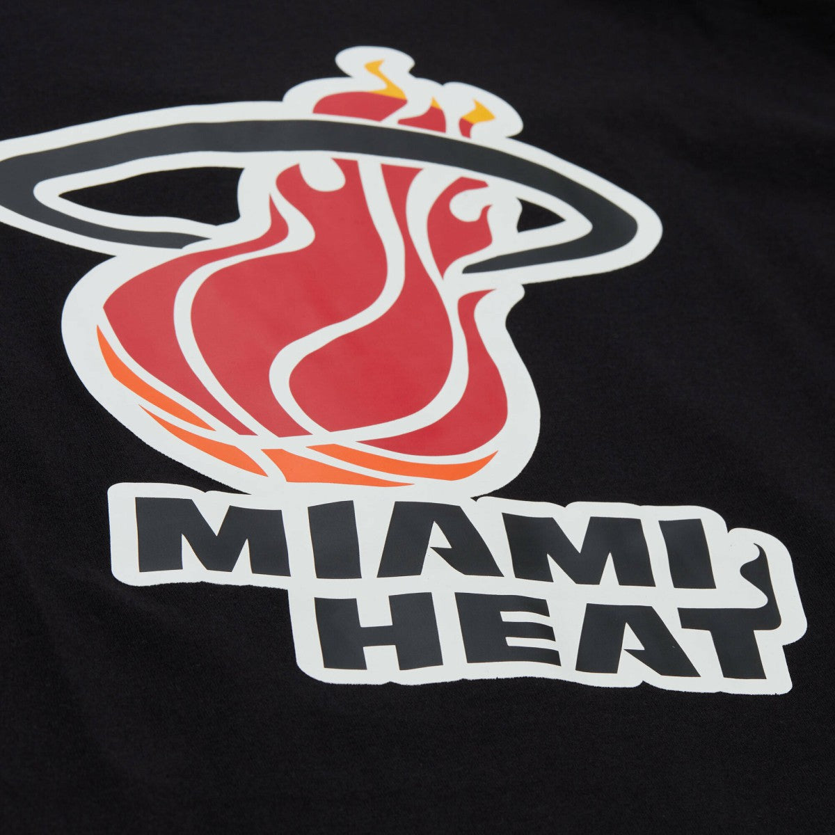 Mitchell & Ness Miami Heat Unisex Playmaker Vintage Logo T-Shirt Black