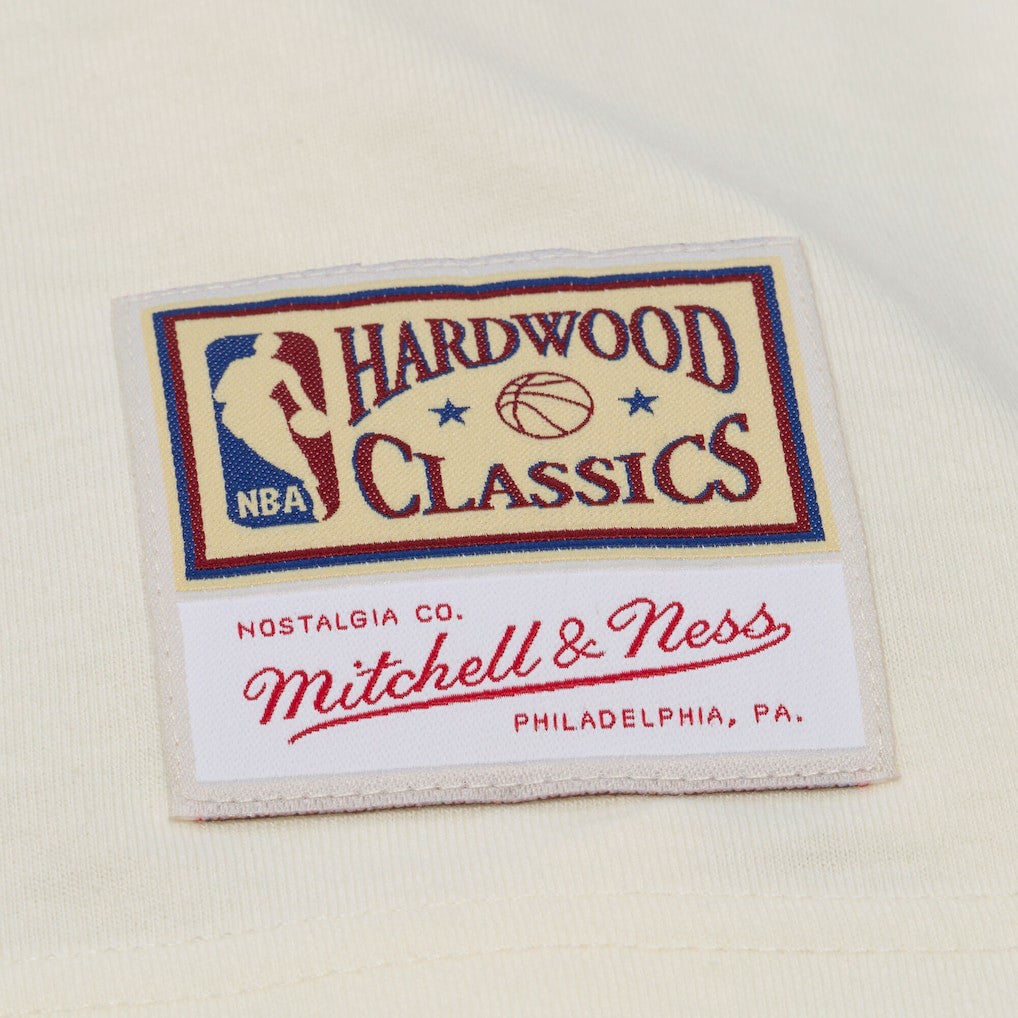 Mitchell & Ness Philadelphia 76ers Hardwood Classics Chainstitch Premium T-Shirt Cream