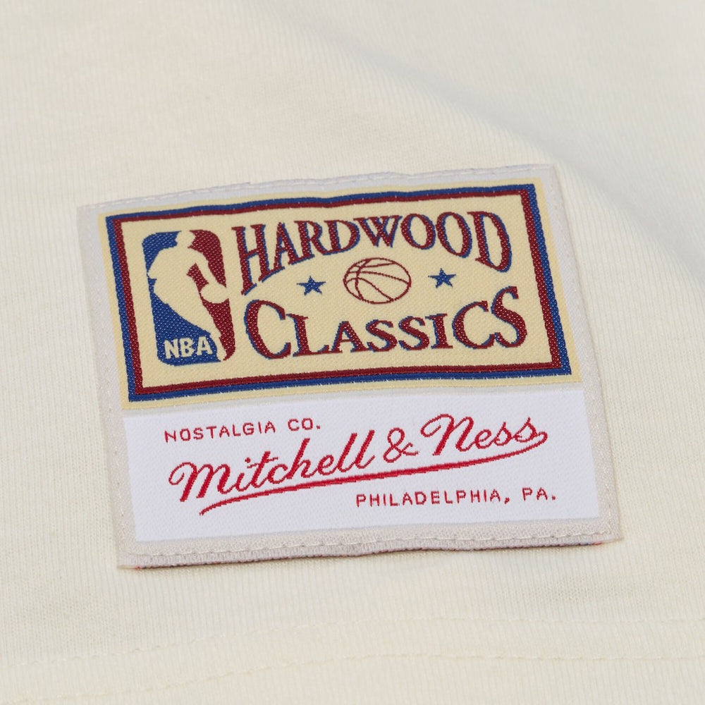 Mitchell & Ness Philadelphia 76ers Hardwood Classics Chainstitch Premium T-Shirt Cream