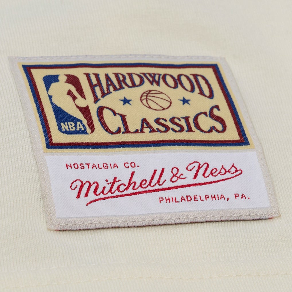 Mitchell & Ness Chicago Bulls Hardwood Classics Chainstitch Premium T-Shirt Cream