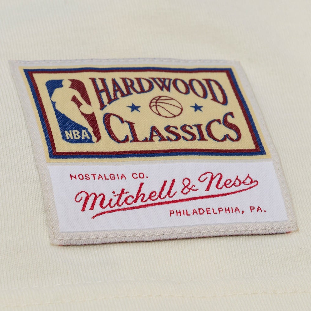 Mitchell & Ness Chicago Bulls Hardwood Classics Chainstitch Premium T-Shirt Cream