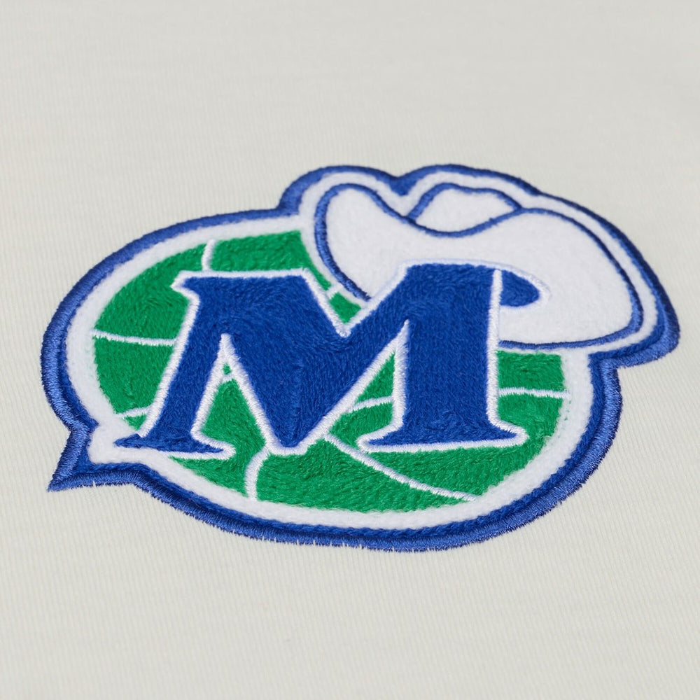 Mitchell & Ness Dallas Mavericks Hardwood Classics Chainstitch Premium T-Shirt Cream