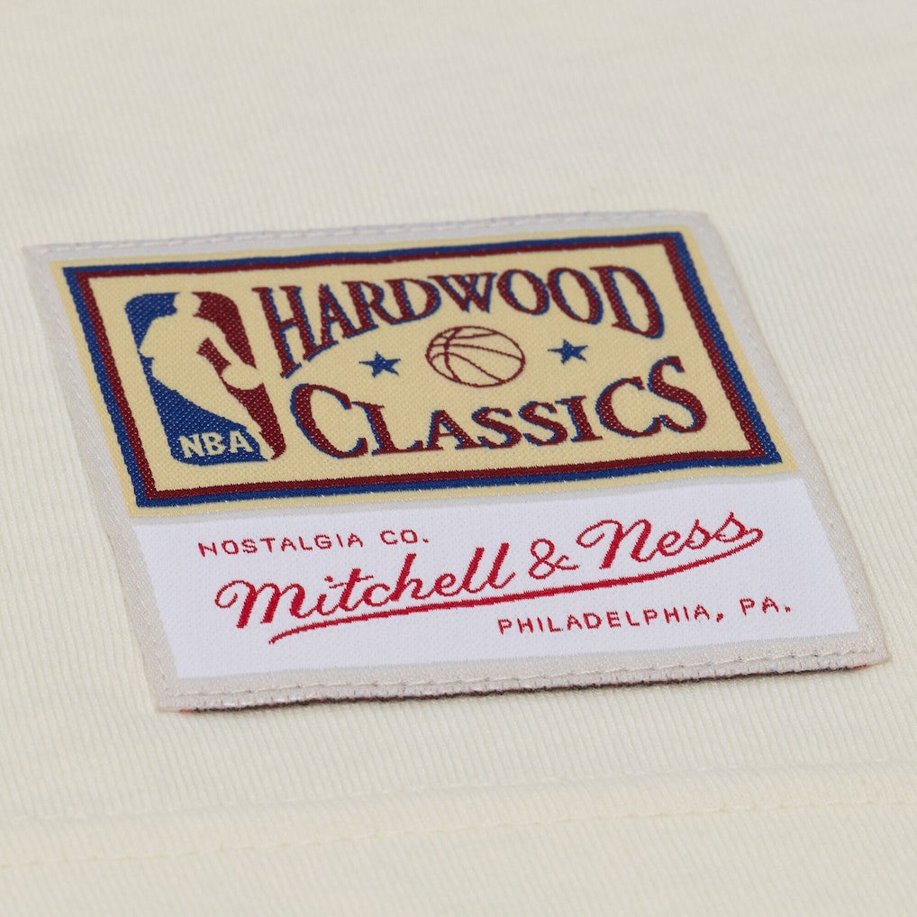 Mitchell & Ness Dallas Mavericks Hardwood Classics Chainstitch Premium T-Shirt Cream