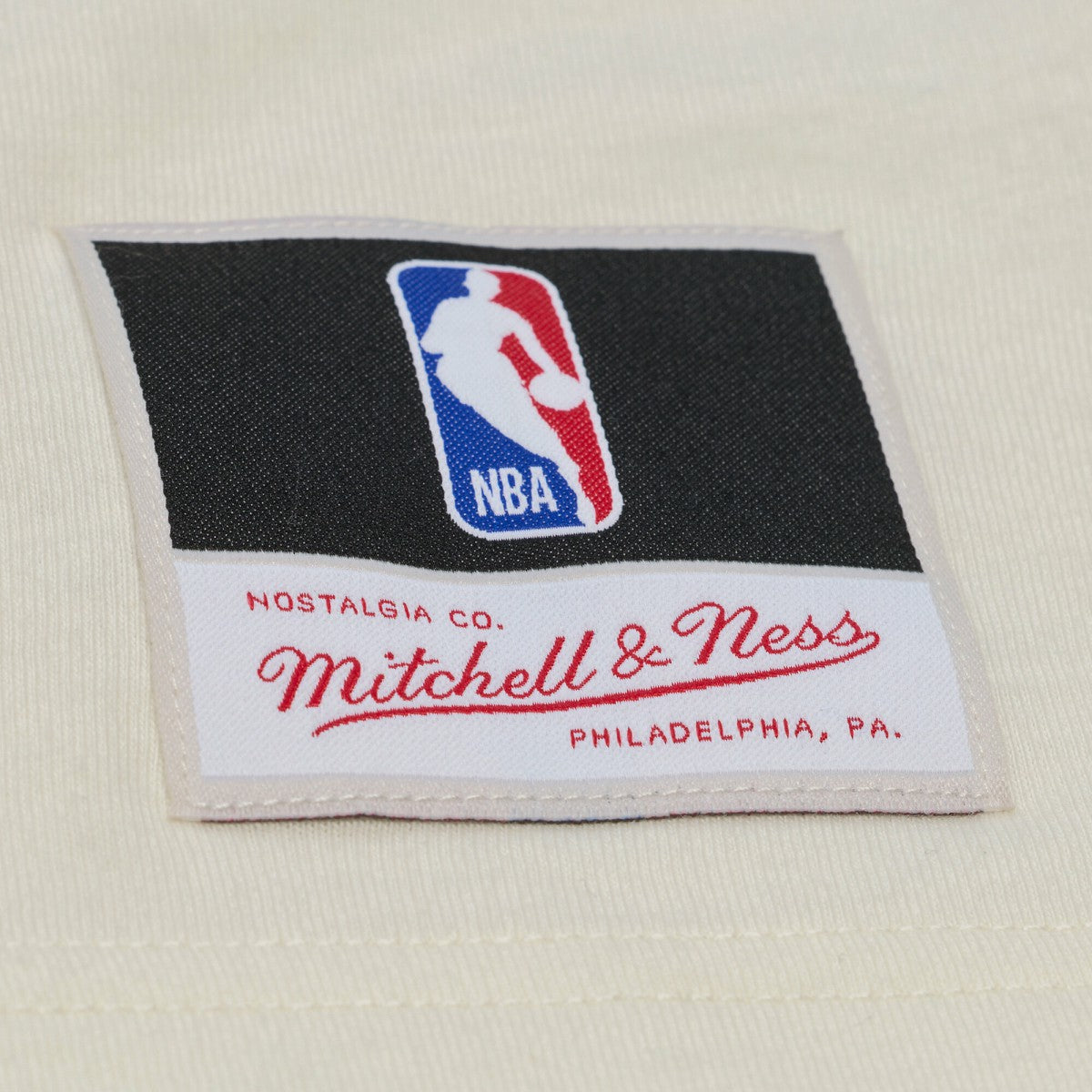Mitchell & Ness Utah Jazz Hardwood Classics Chainstitch Premium T-Shirt Cream