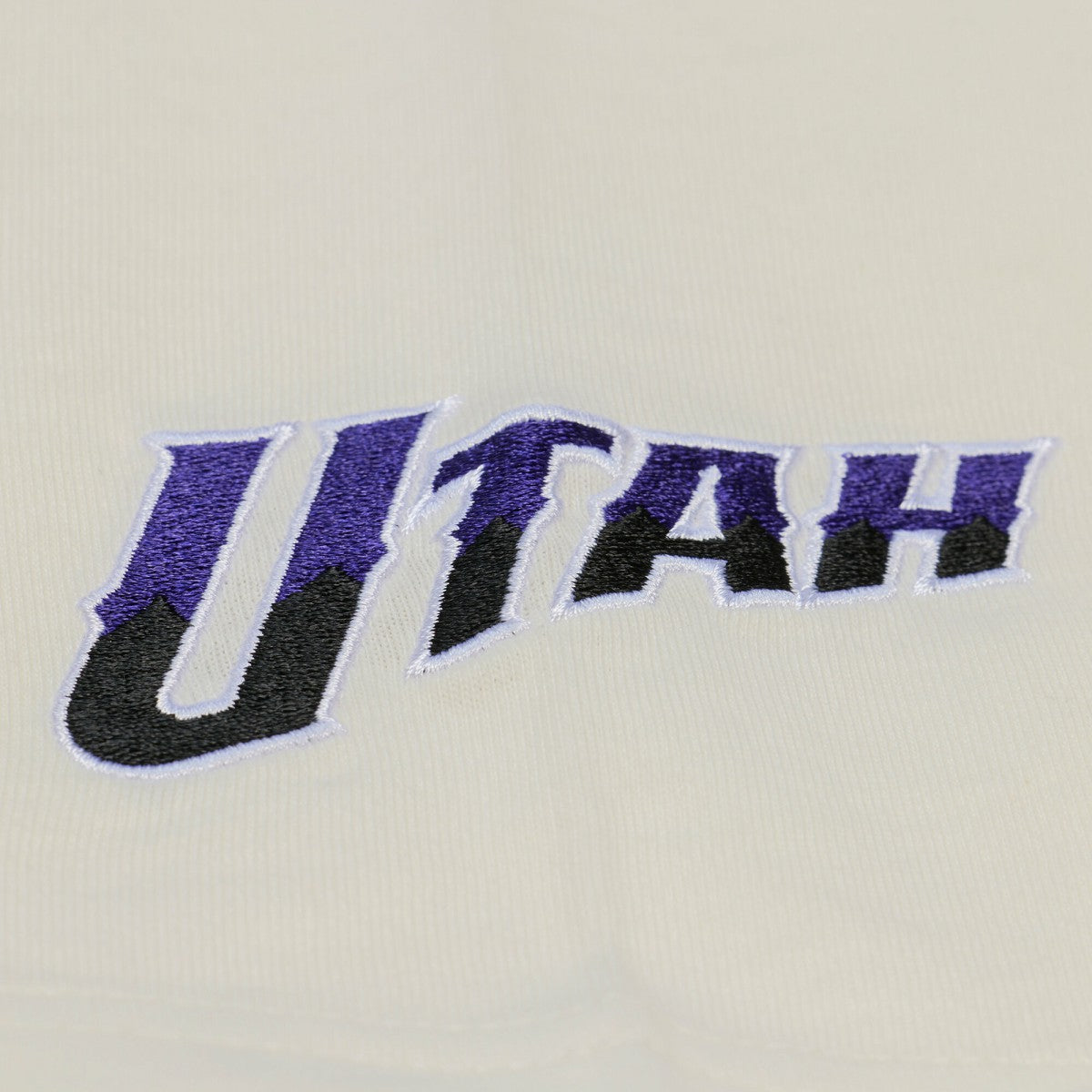 Mitchell & Ness Utah Jazz Hardwood Classics Chainstitch Premium T-Shirt Cream