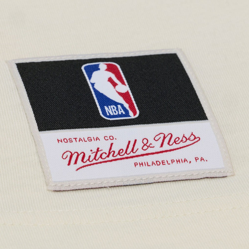 Mitchell & Ness Cleveland Cavaliers Hardwood Classics Chainstitch Premium T-Shirt Cream