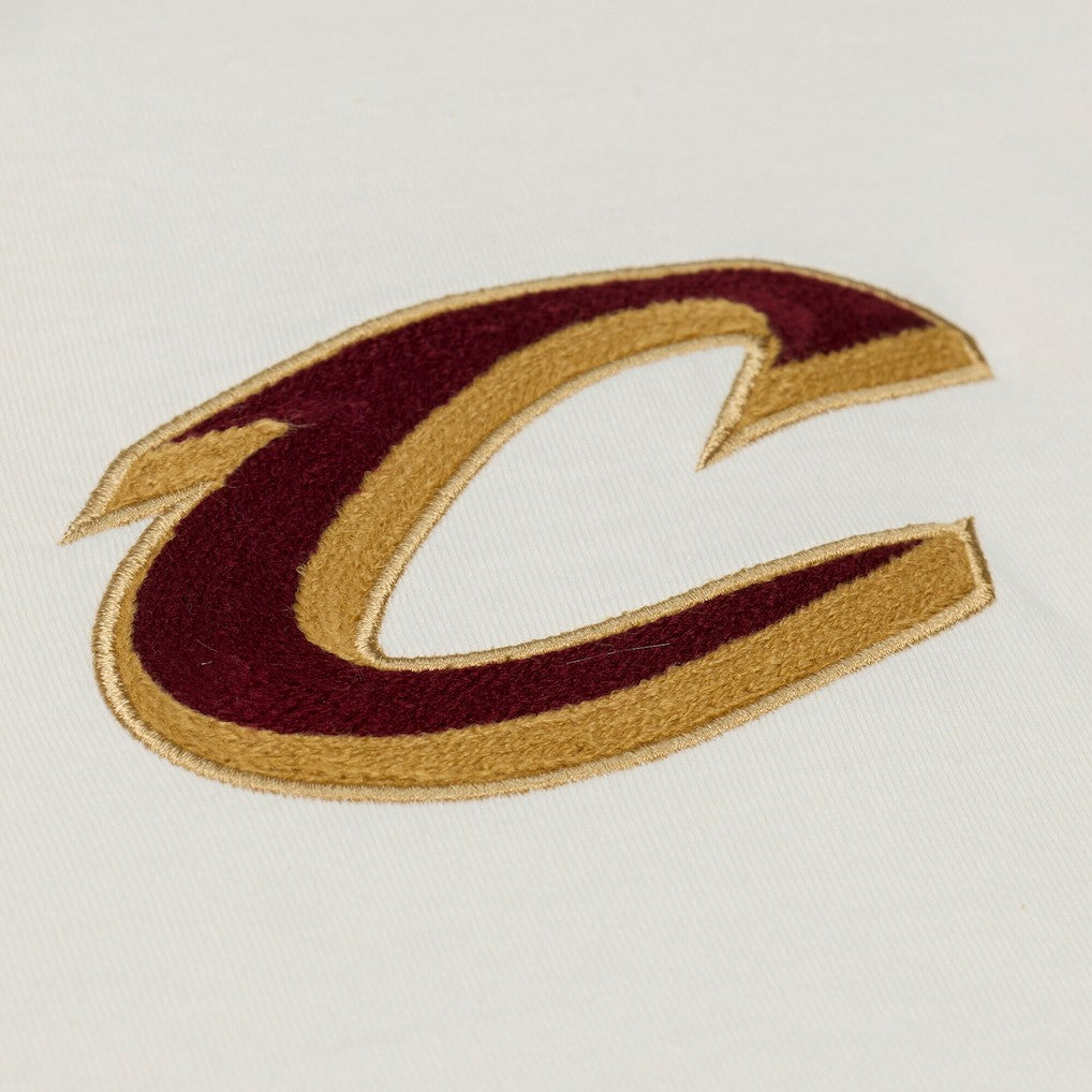 Mitchell & Ness Cleveland Cavaliers Hardwood Classics Chainstitch Premium T-Shirt Cream
