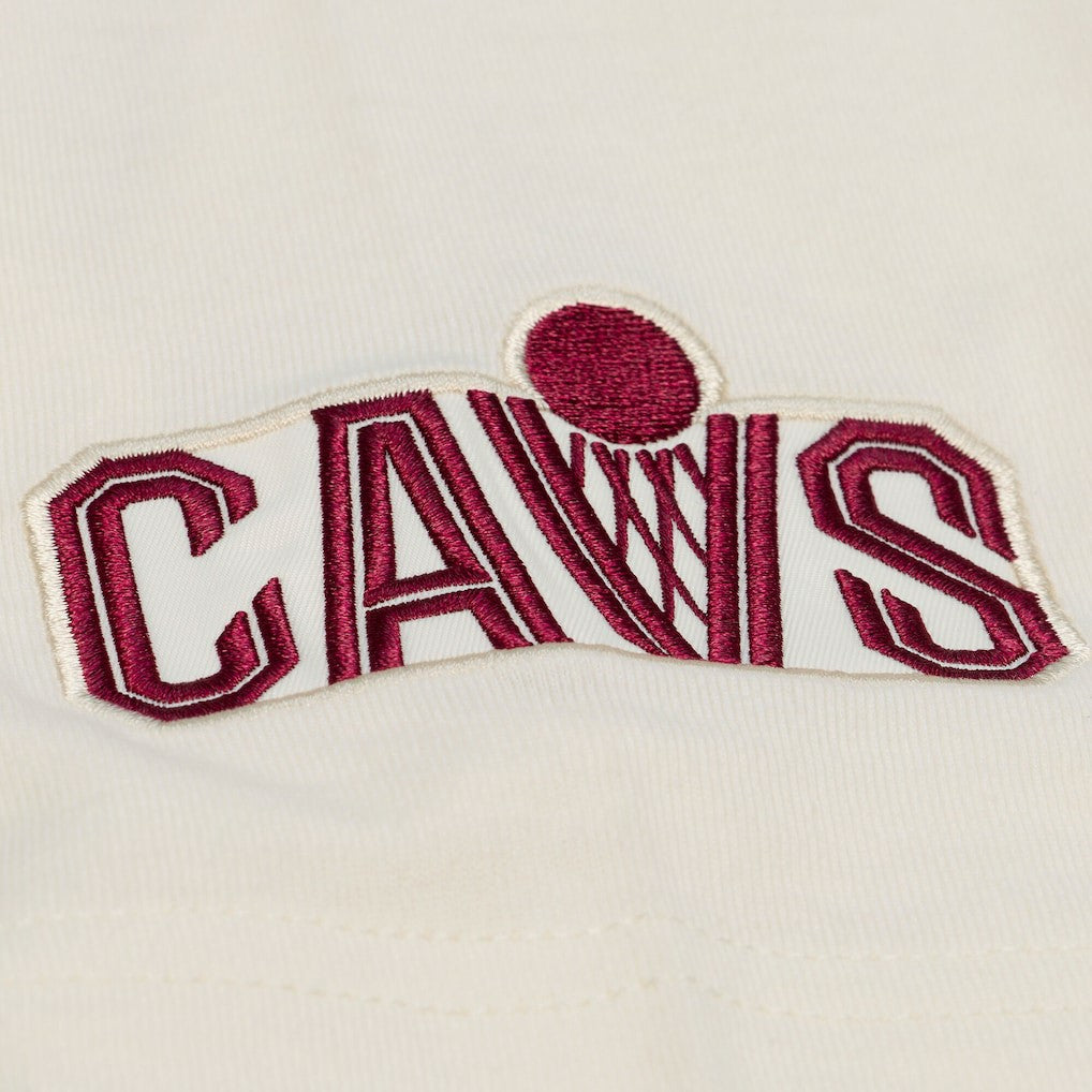 Mitchell & Ness Cleveland Cavaliers Hardwood Classics Chainstitch Premium T-Shirt Cream