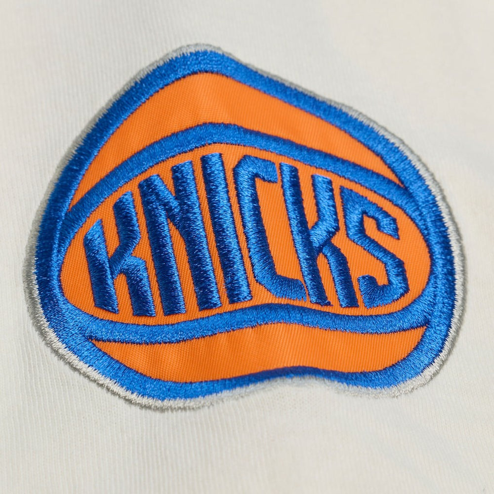 Mitchell & Ness New York Knicks Hardwood Classics Chainstitch Premium T-Shirt Cream