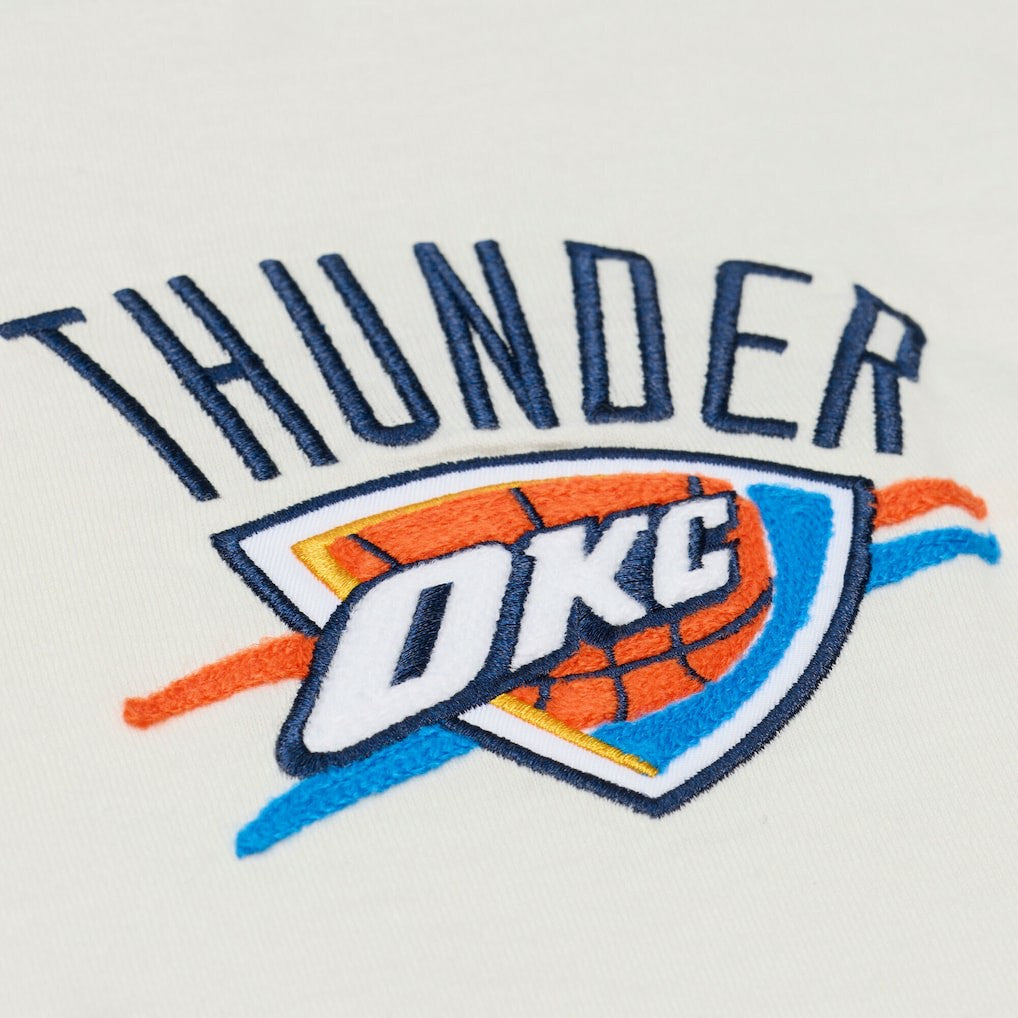 Mitchell & Ness Oklahoma City Thunder Hardwood Classics Chainstitch Premium T-Shirt Cream
