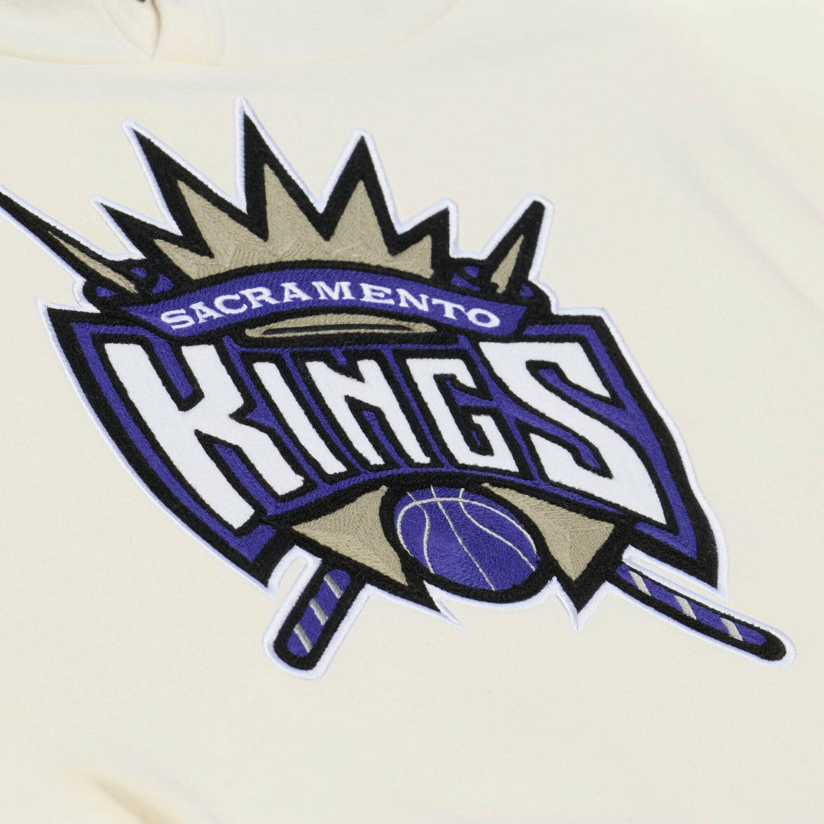 Mitchell & Ness Sacramento Kings Hardwood Classics Chainstitch Premium Fleece Hoodie Cream