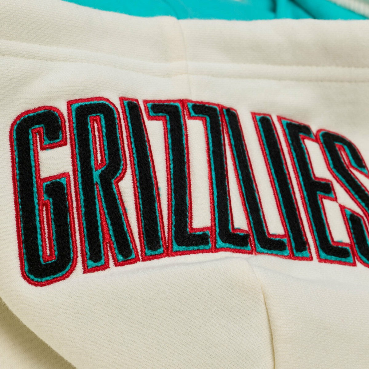 Mitchell & Ness Memphis Grizzlies Hardwood Classics Chainstitch Premium Fleece Hoodie Cream