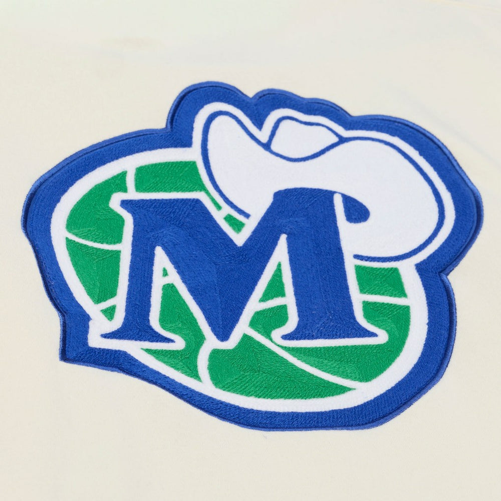 Mitchell & Ness Dallas Mavericks Hardwood Classics Chainstitch Premium Fleece Hoodie Cream