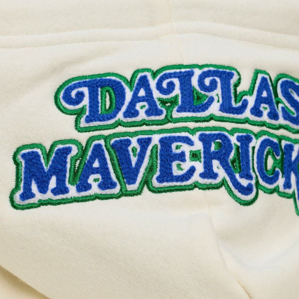 Mitchell & Ness Dallas Mavericks Hardwood Classics Chainstitch Premium Fleece Hoodie Cream
