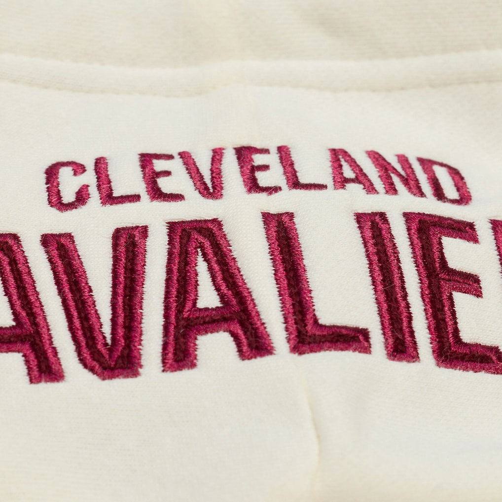Mitchell & Ness Cleveland Cavaliers Hardwood Classics Chainstitch Premium Fleece Hoodie Cream