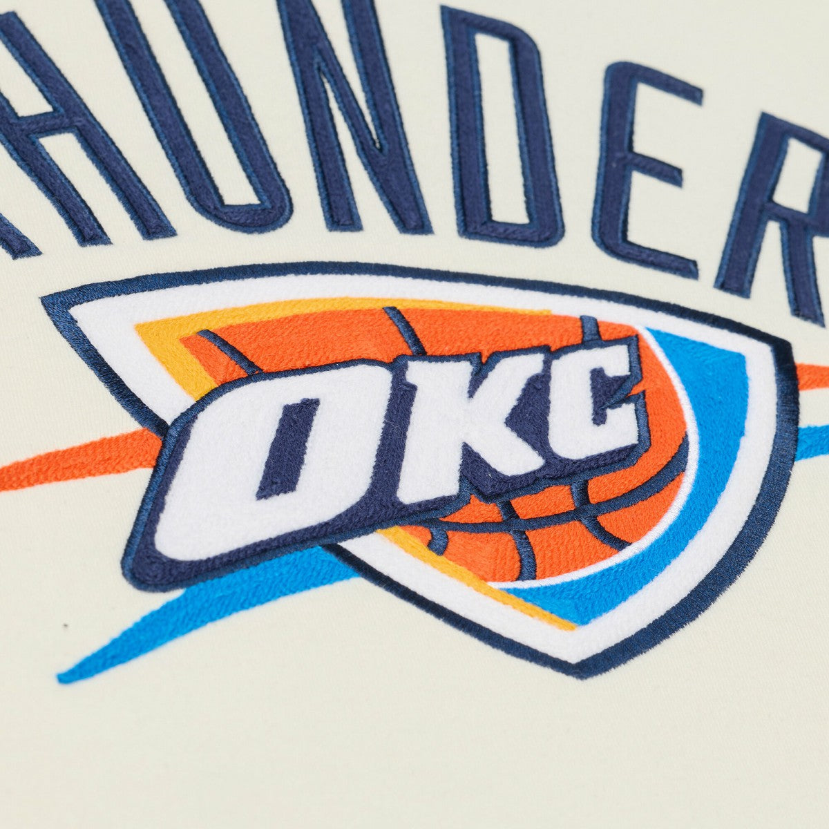 Mitchell & Ness Oklahoma City Thunder Hardwood Classics Chainstitch Premium Fleece Hoodie Cream