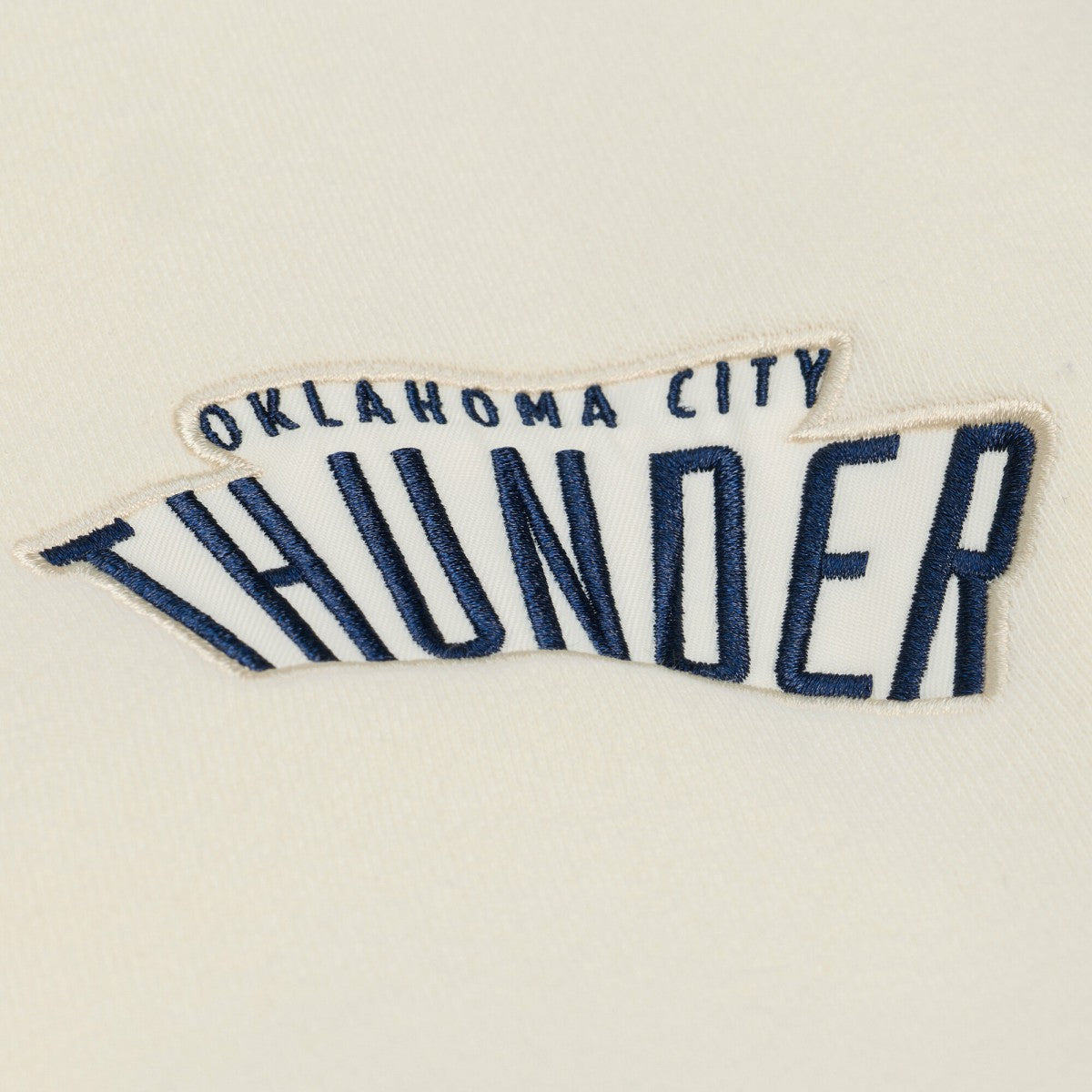 Mitchell & Ness Oklahoma City Thunder Hardwood Classics Chainstitch Premium Fleece Hoodie Cream