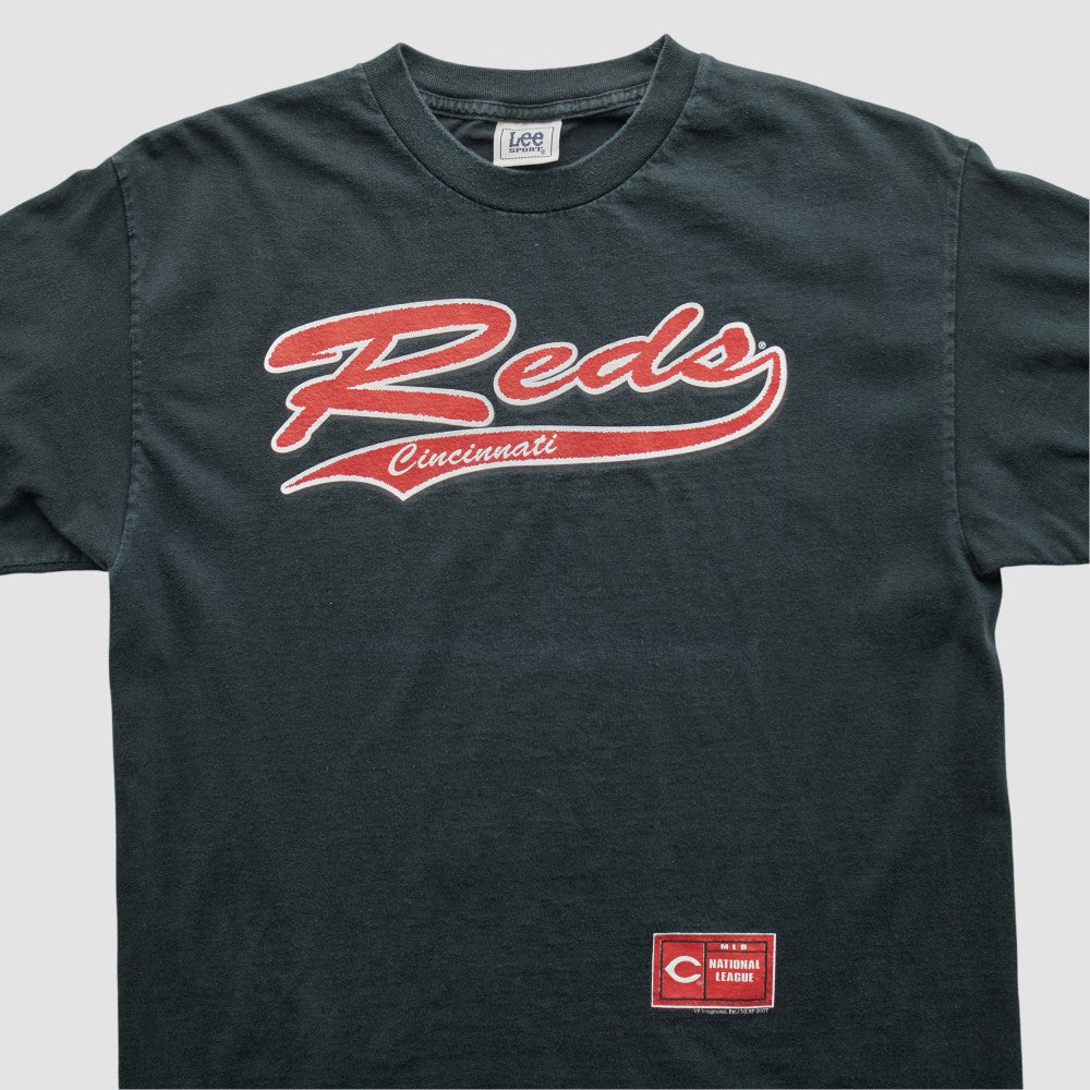 Cincinnati Reds Lee Apparel 2000s T-shirt Near Me
