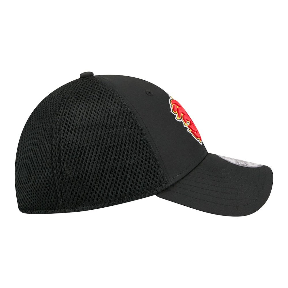 Calgary Flames New Era Logo 39THIRTY Flex Hat - Black | New Era online