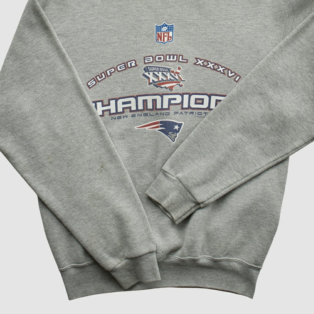 New England Patriots Lee Sport 2002 Pullover Sweatshirt - Heather Gray Vintage - Fanatics