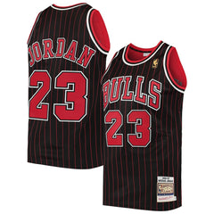 Mitchell & Ness Michael Jordan Chicago Bulls 1996/97 Hardwood Classics Authentic Jersey Black