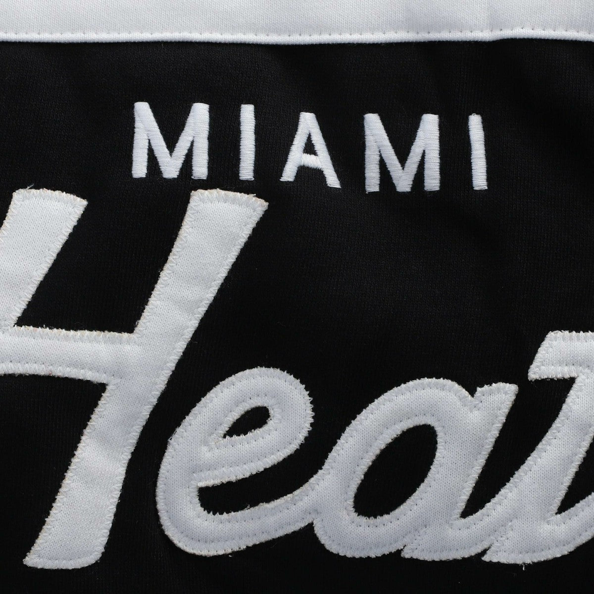 Mitchell & Ness Miami Heat Head Coach Pullover Hoodie Red/Black