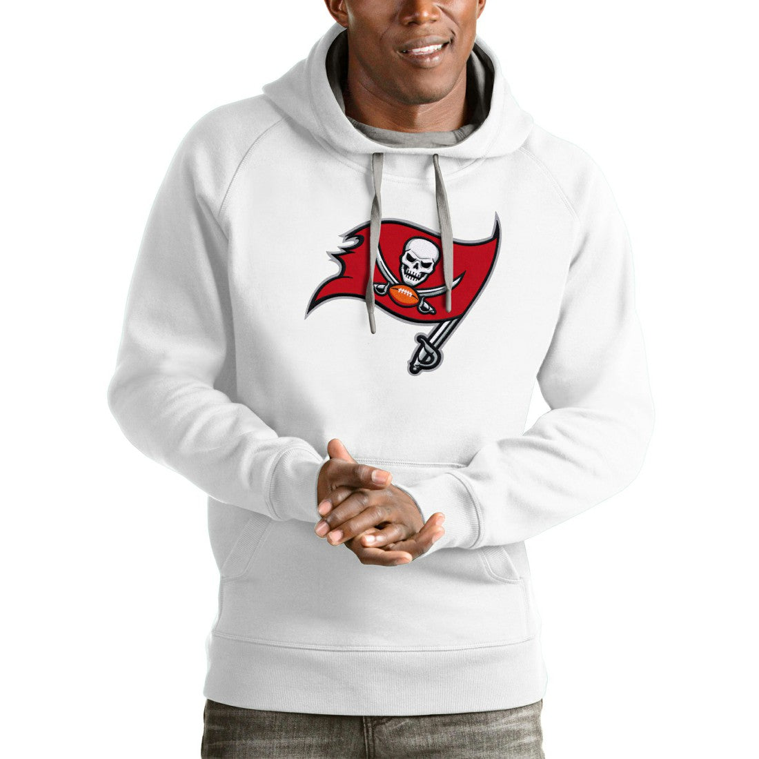 Tampa Bay Buccaneers Antigua Victory Pullover Hoodie - White - NFL