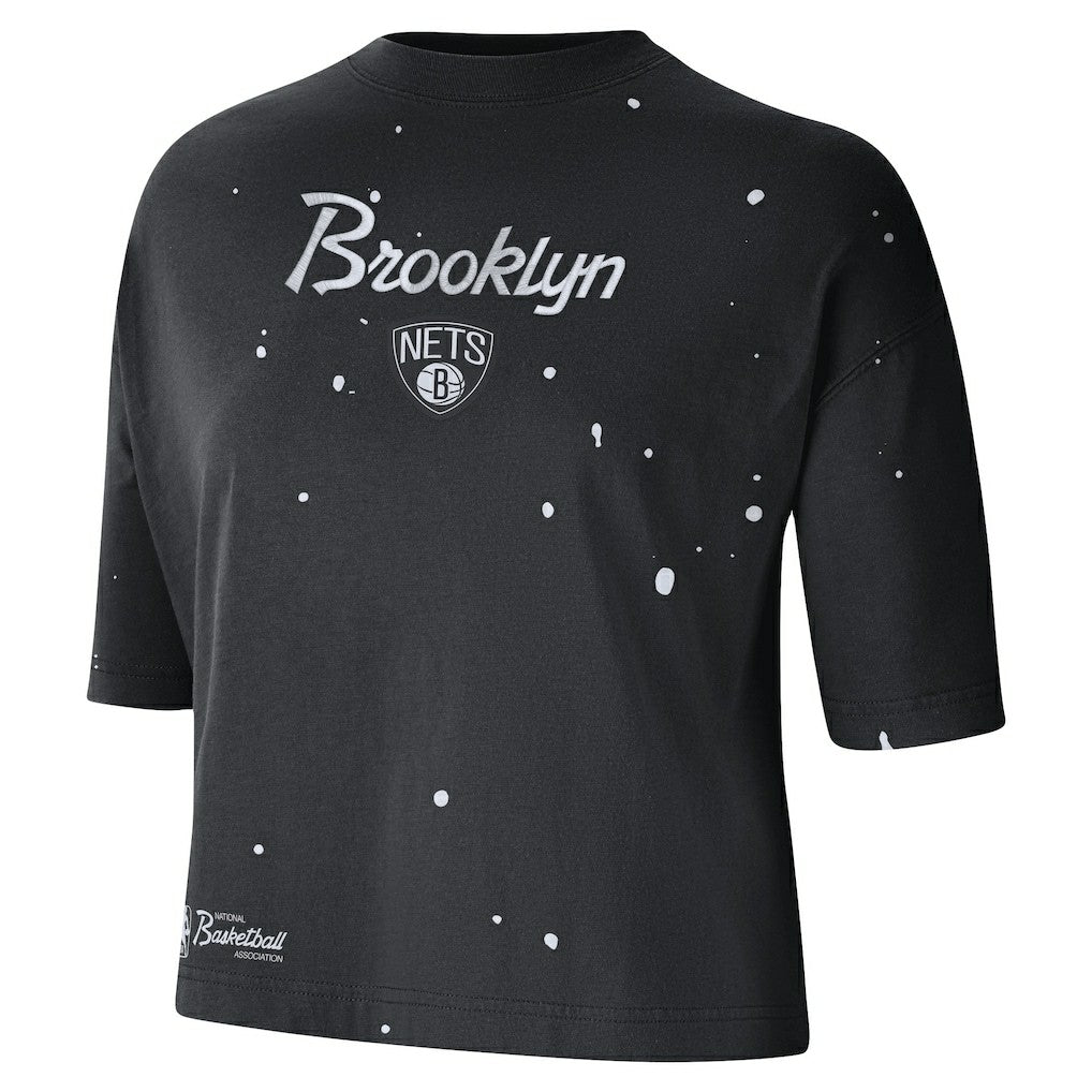 Nike Brooklyn Nets Women's Courtside Splatter Cropped T-Shirt Black