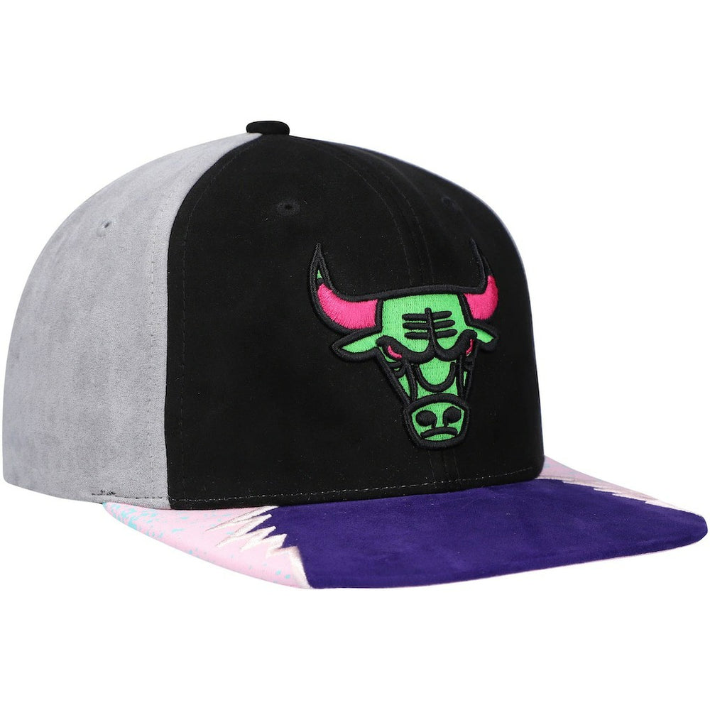 Mitchell & Ness Chicago Bulls Day 5 Snapback Hat Black/Pink