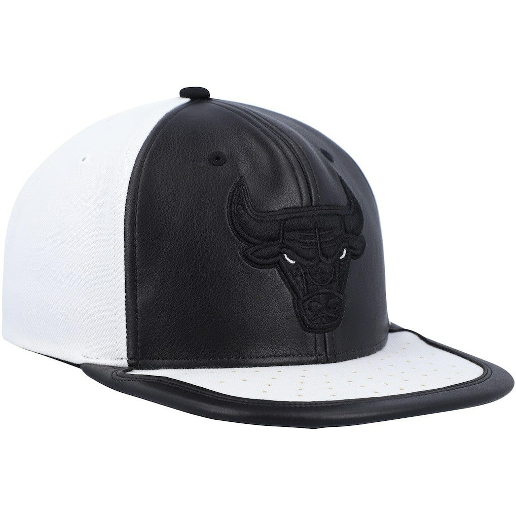 Mitchell & Ness Chicago Bulls NBA Day One Snapback Hat Black/White