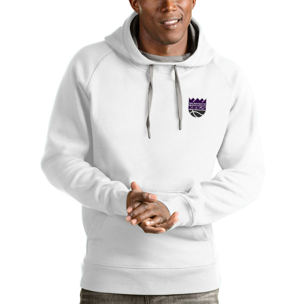 Sacramento Kings Antigua Victory Pullover Hoodie White