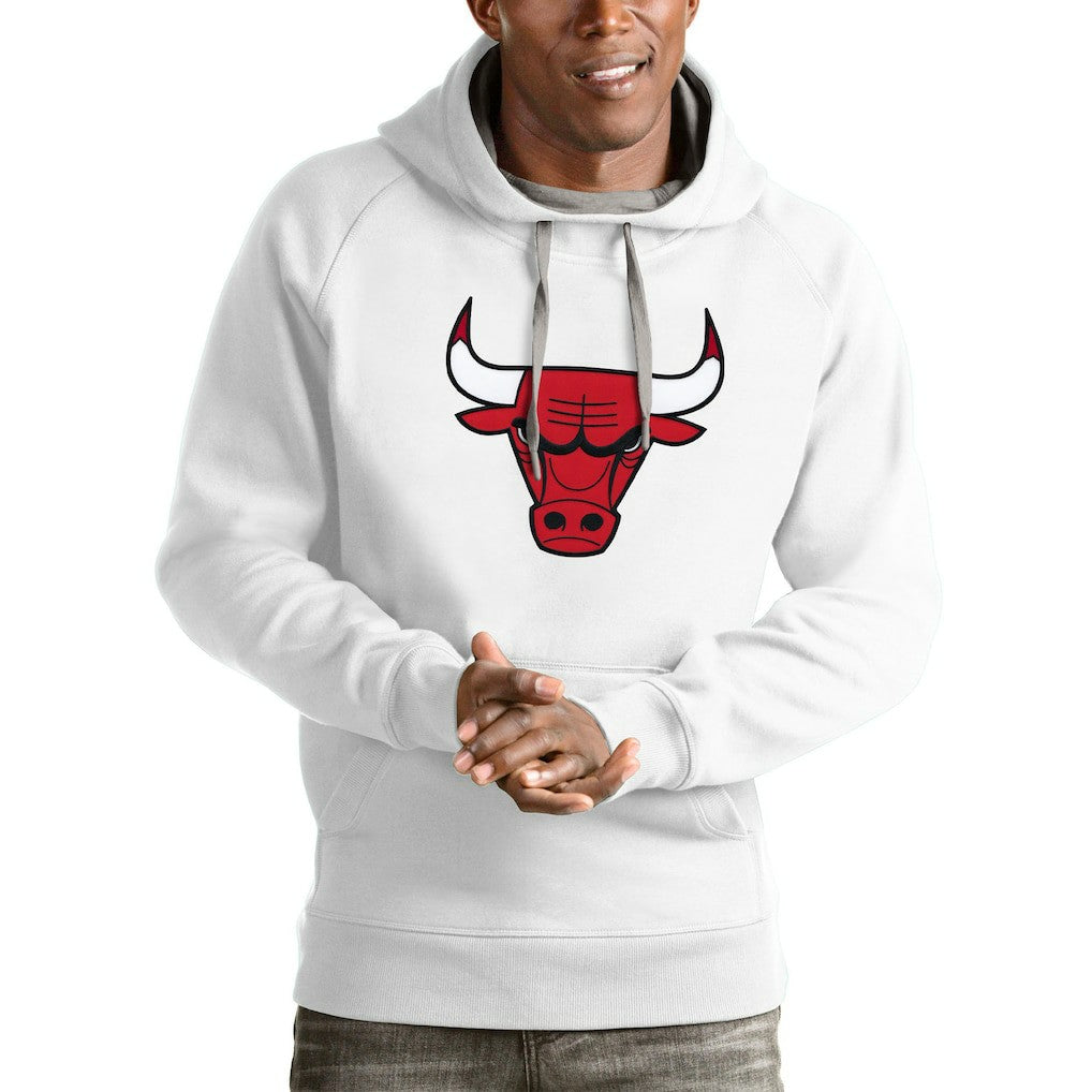 Chicago Bulls Antigua Logo Victory Pullover Hoodie White