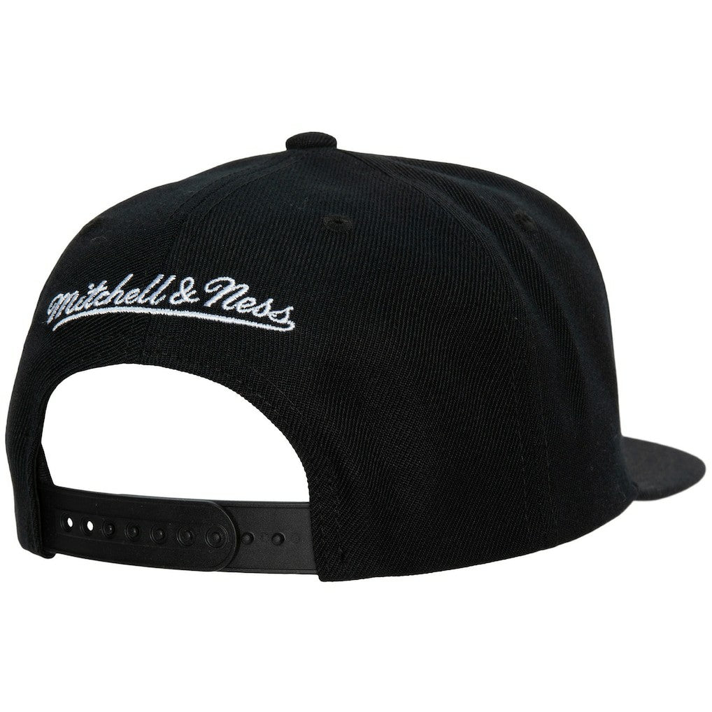 Mitchell & Ness Cleveland Cavaliers Hardwood Classics Script 2.0 Snapback Hat Black