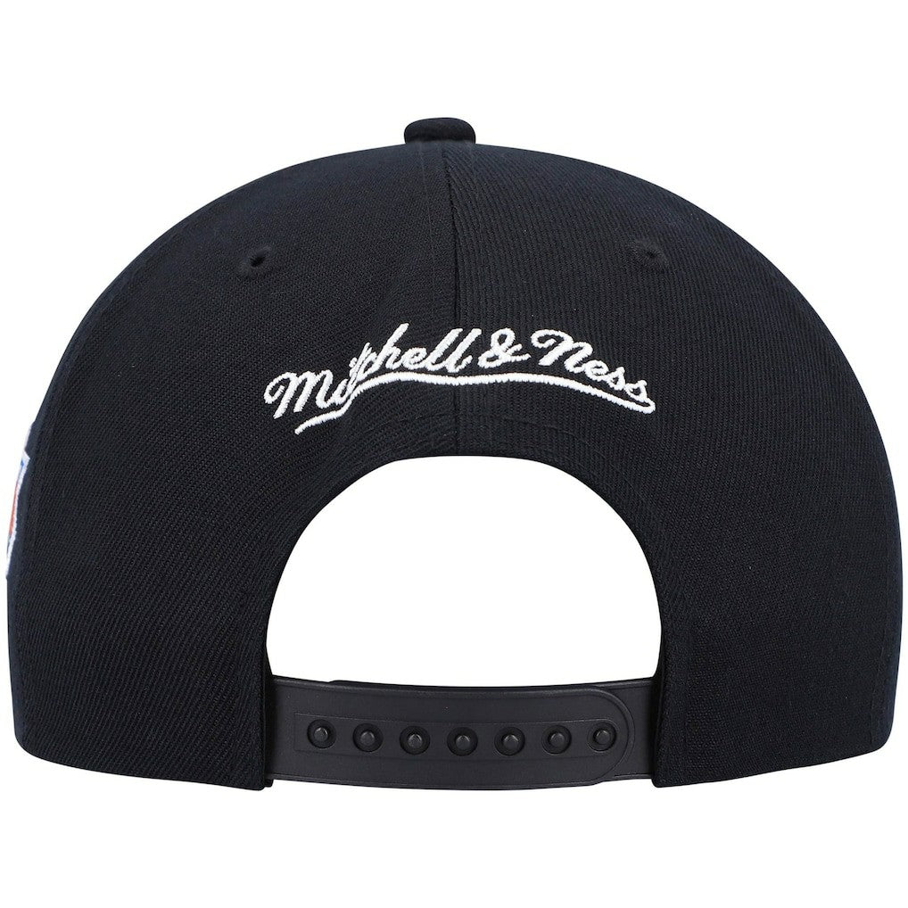 Mitchell & Ness New York Knicks Hardwood Classics Script 2.0 Snapback Hat Black