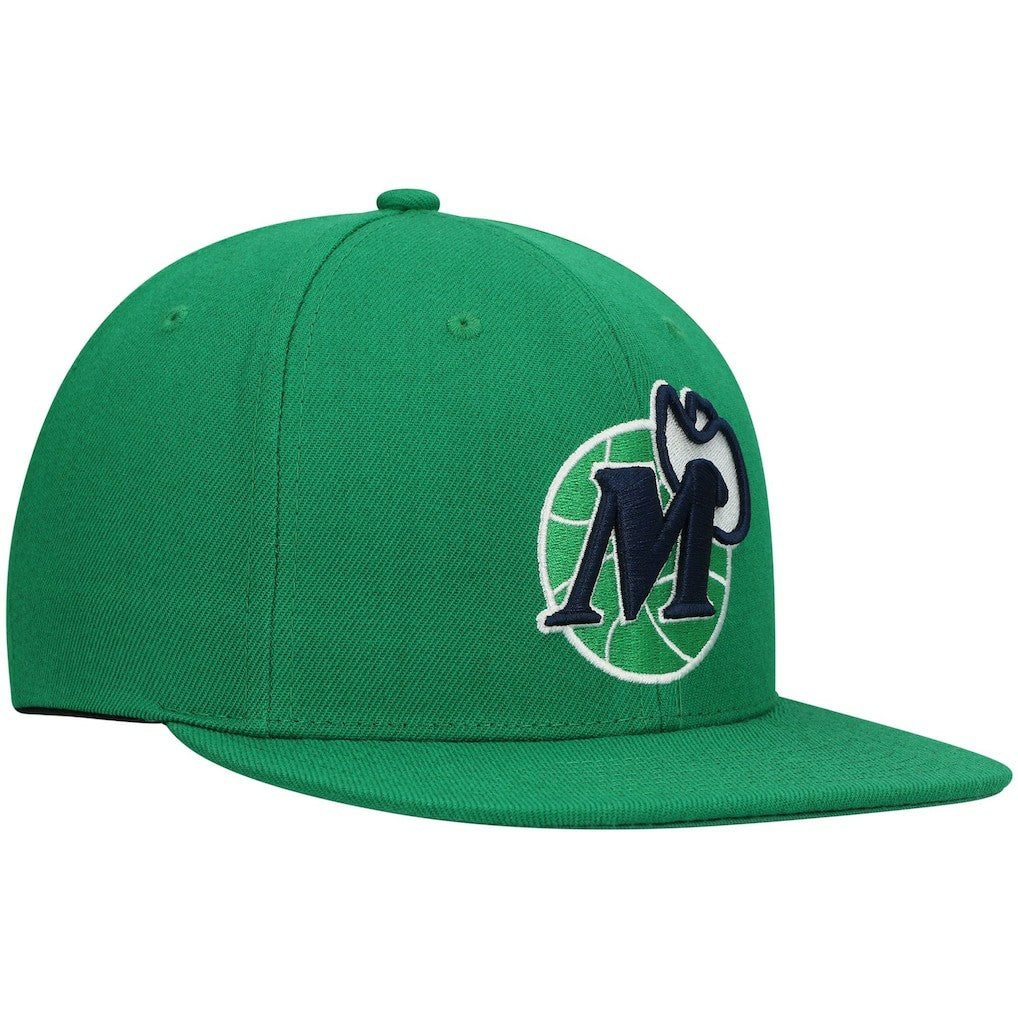 Mitchell & Ness Dallas Mavericks Hardwood Classics Team Ground 2.0 Snapback Hat Green