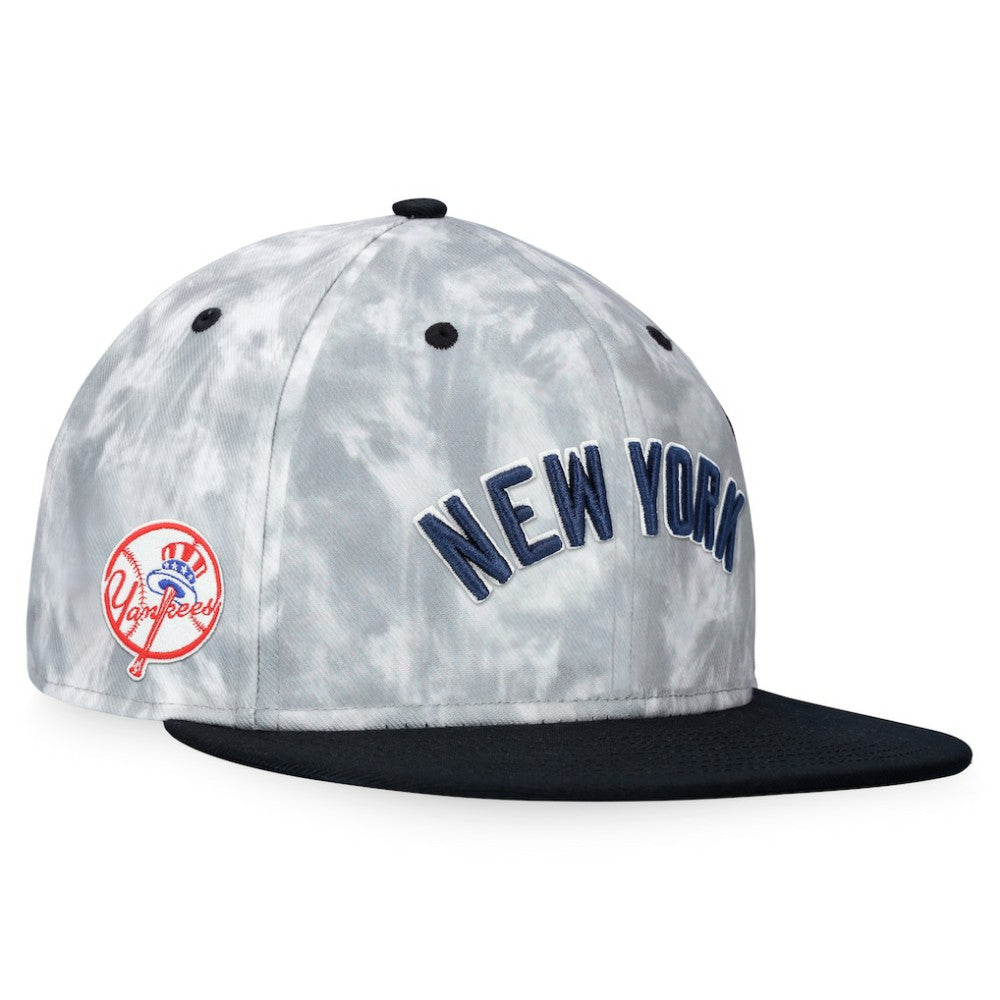 New York Yankees Fanatics Smoke Dye Fitted Hat for sale